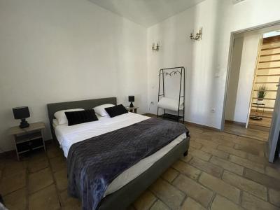 For sale INTRA MUROS 4 rooms 91 m2 Gard (30220) photo 3