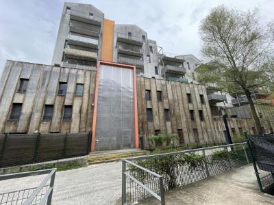 For rent Bordeaux 3 rooms 64 m2 Gironde (33300) photo 0