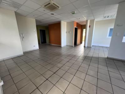 For rent Sainte-clotilde 202 m2 Reunion (97490) photo 2