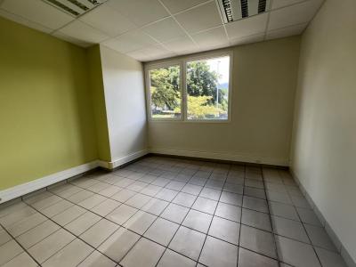 For rent Sainte-clotilde 202 m2 Reunion (97490) photo 3