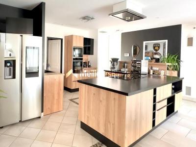 For sale Saintes 6 rooms 169 m2 Charente maritime (17100) photo 4