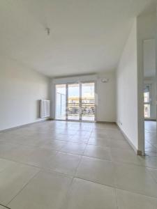 For rent Saint-laurent-du-var 2 rooms 42 m2 Alpes Maritimes (06700) photo 3