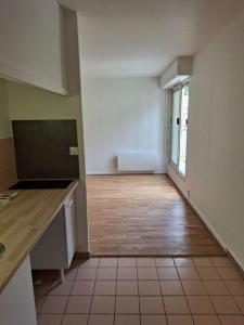 For rent Breuillet 1 room 32 m2 Essonne (91650) photo 2