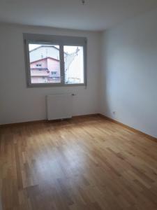 Louer Appartement 71 m2 Montreal-la-cluse