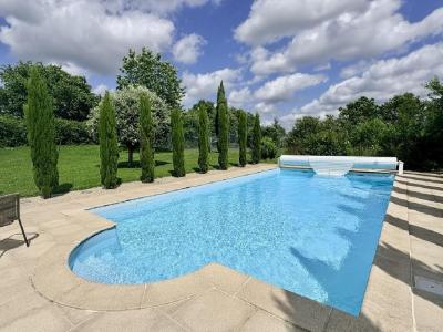 For sale 7 rooms 201 m2 Charente (16240) photo 1