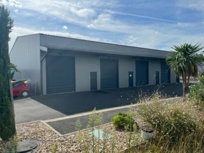 Louer Commerce 150 m2 Saint-andre-de-cubzac