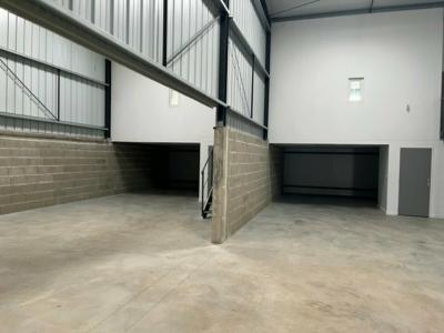 Louer Commerce 335 m2 Saint-andre-de-cubzac