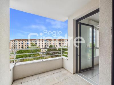 Louer Appartement Villeurbanne 910 euros