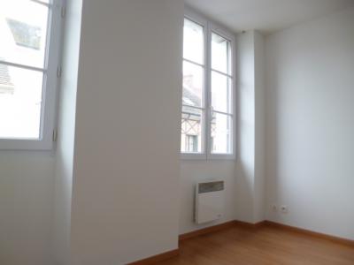 Louer Maison Marines 865 euros