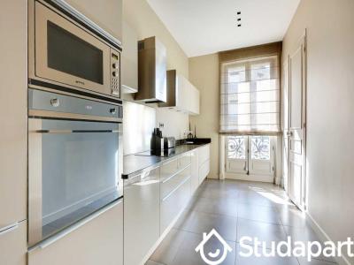 Louer Appartement Paris-8eme-arrondissement 9000 euros