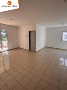 Louer Appartement 138 m2 Sainte-clotilde