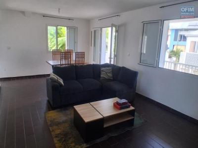 Louer Appartement 76 m2 Saint-gilles-les-hauts