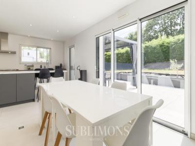 For sale Vannes 5 rooms 142 m2 Morbihan (56000) photo 2
