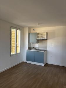 Louer Appartement  758 euros