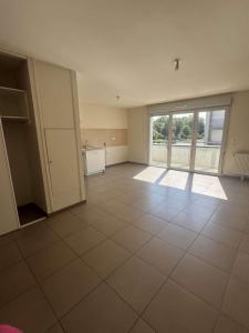 For rent Saint-julien-les-villas 2 rooms 47 m2 Aube (10800) photo 0