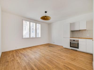 For sale Paris-18eme-arrondissement 4 rooms 73 m2 Paris (75018) photo 0