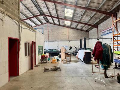 Acheter Local commercial Eyguieres Bouches du Rhone