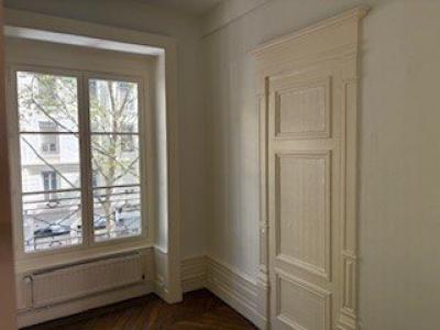 Louer Appartement Lyon-7eme-arrondissement 1215 euros