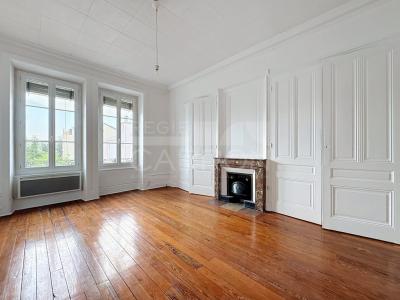 For rent Lyon-8eme-arrondissement 3 rooms 121 m2 Rhone (69008) photo 0