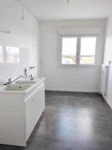 For rent Saint-andre-les-vergers 3 rooms 77 m2 Aube (10120) photo 0