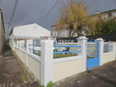 For sale Saintes 4 rooms 89 m2 Charente maritime (17100) photo 0