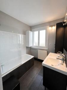 For sale Sainte-foy-les-lyon 4 rooms 83 m2 Rhone (69110) photo 0