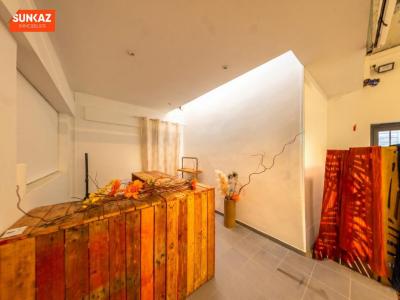 Louer Local commercial Saint-pierre 14400 euros