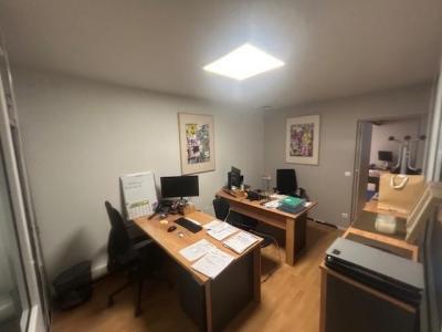 Louer Commerce 85 m2 Nimes