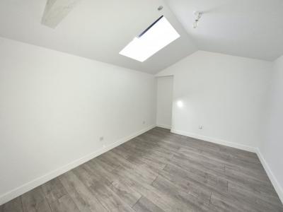 For sale HYPER CENTRE 2 rooms 50 m2 Ain (01240) photo 2
