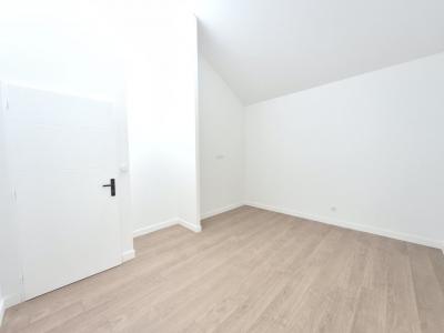 For sale 4 rooms 91 m2 Ain (01240) photo 3