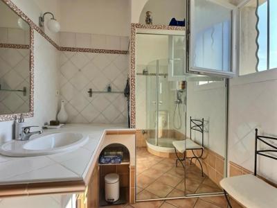 For sale LES BOILEAUX 4 rooms 90 m2 Bouches du Rhone (13380) photo 4