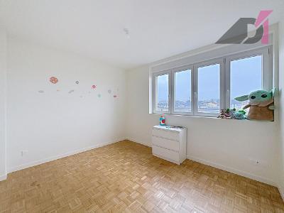 Louer Appartement  710 euros