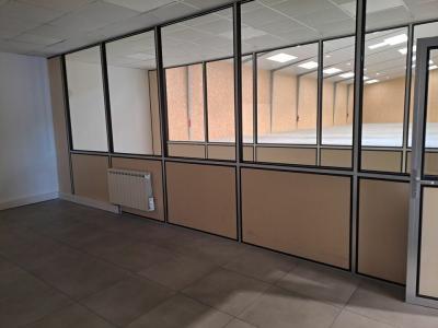 Louer Commerce Betton 98004 euros