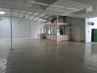Louer Local commercial 1750 m2 Betton