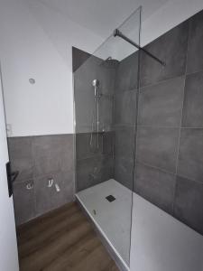 For sale HYPER CENTRE 2 rooms 38 m2 Ain (01240) photo 2