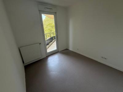 For sale Saint-priest 3 rooms 65 m2 Rhone (69800) photo 4