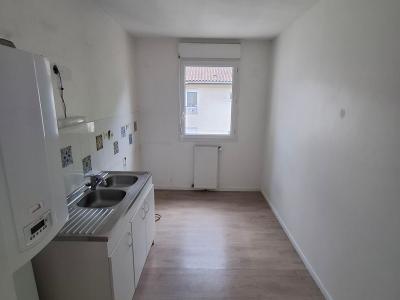 For sale Charbonnieres-les-bains 4 rooms 78 m2 Rhone (69260) photo 1
