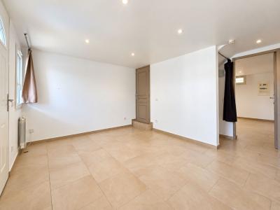 For rent CENTRE 2 rooms 50 m2 Yvelines (78200) photo 2