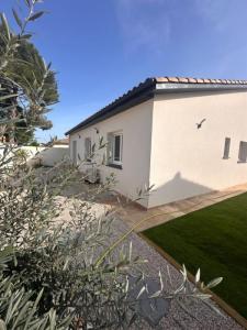 For sale Bassan 4 rooms 100 m2 Herault (34290) photo 2