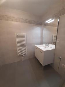 For rent Jayat 3 rooms 69 m2 Ain (01340) photo 3