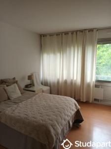 For rent Paris-10eme-arrondissement 3 rooms 70 m2 Paris (75010) photo 2