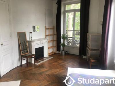 For rent Paris-10eme-arrondissement 4 rooms 87 m2 Paris (75010) photo 2
