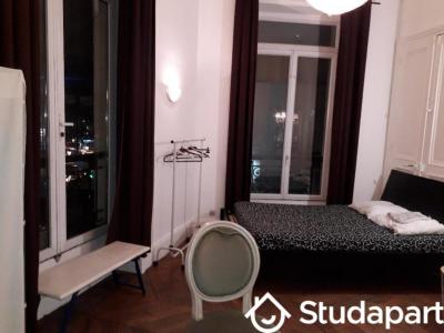 For rent Paris-10eme-arrondissement 4 rooms 87 m2 Paris (75010) photo 3