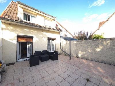 For sale 4 rooms 77 m2 Oise (60180) photo 0