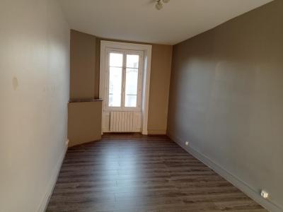 Louer Appartement 95 m2 Saint-etienne-des-oullieres