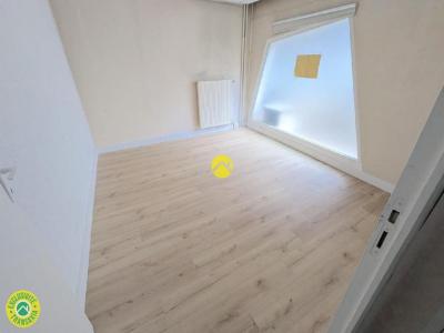 For sale Bourges 2 rooms 40 m2 Cher (18000) photo 3