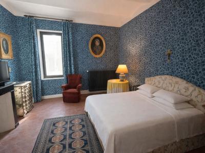For sale 2 MIN � PIED DU CENTRE VI 8 rooms 249 m2 Gard (30430) photo 1