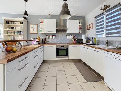 For sale Nuaille-d'aunis 7 rooms 172 m2 Charente maritime (17540) photo 3