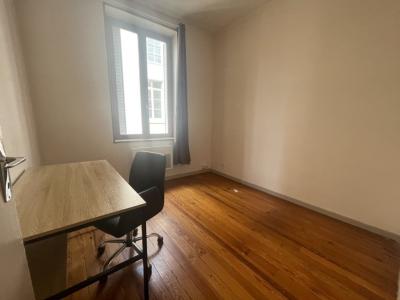 Louer Appartement Lyon-4eme-arrondissement 689 euros