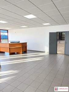 Louer Local commercial 275 m2 Guerche-de-bretagne